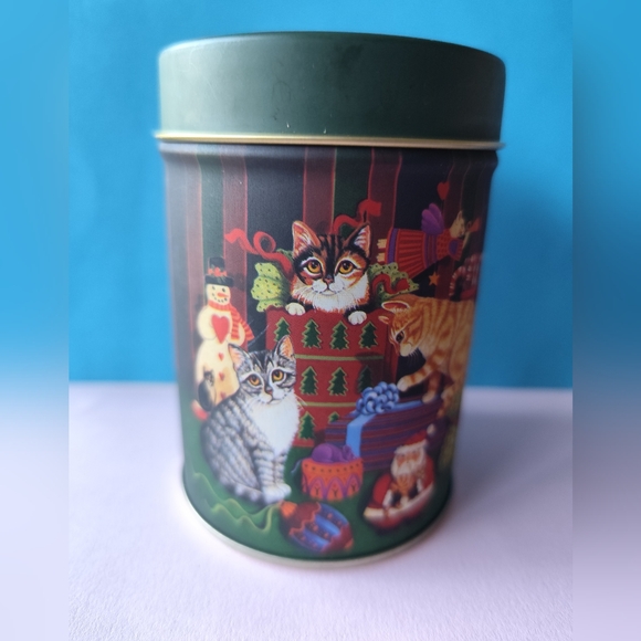 Christmas Holiday Kitty Tin - Picture 2 of 6